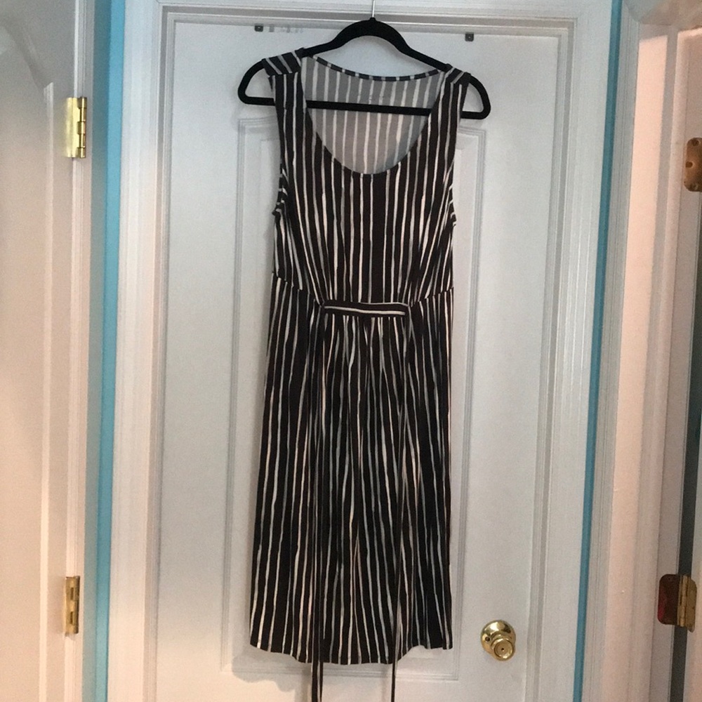 Liz Lange Woman’s summer maternity dress